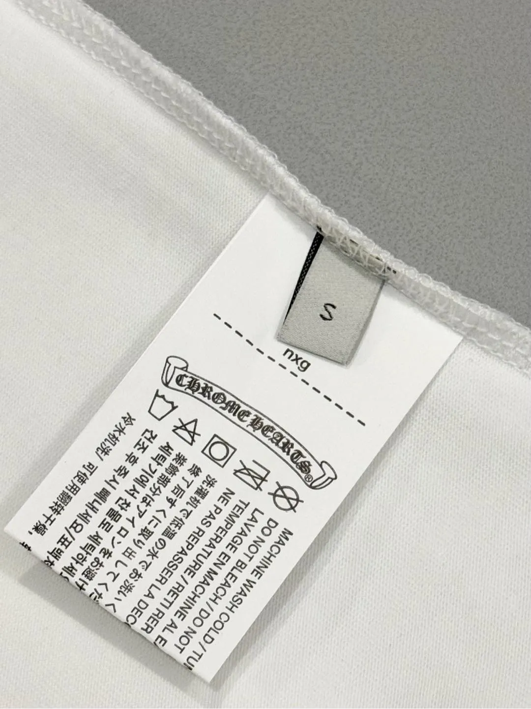 🅿️190 [High quality] Chrome hearts ss25 new first release latest short-sleeved round neck t-shirt, high-end customization, avant-garde and fashionable design! The brand logo is applied to the front and back cuffs using 100,000 needle embroidery techniques. High-end customized 280g fabric. Soft to the touch. Comfortable to wear. Exquisite stitching. Fine workmanship. The upper body effect is incomparably handsome! Same style for men and women, color: white, black size: S to xL